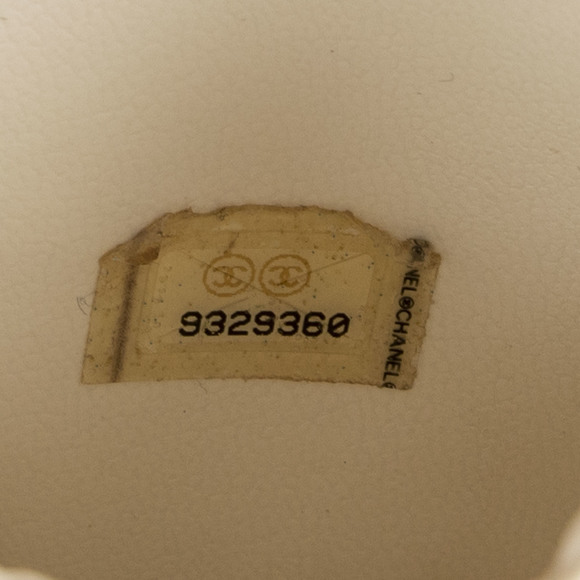 Chanel CC Vanity Case - Picture 8 of 8